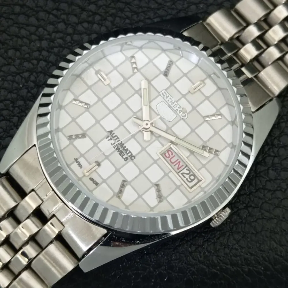 Vintage 1985 Seiko Automatic Mens Silver Watch W/daydate & Silver accents